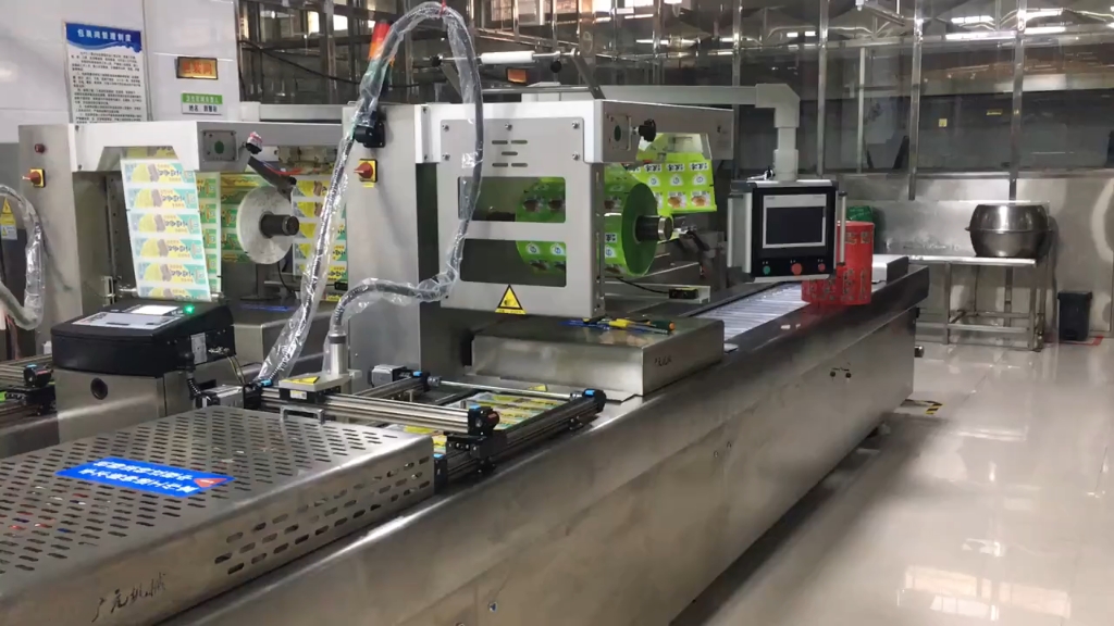 客户现场安装 拉伸膜真空包装机 卷煎拉伸膜真空包装机 肉制品拉伸膜