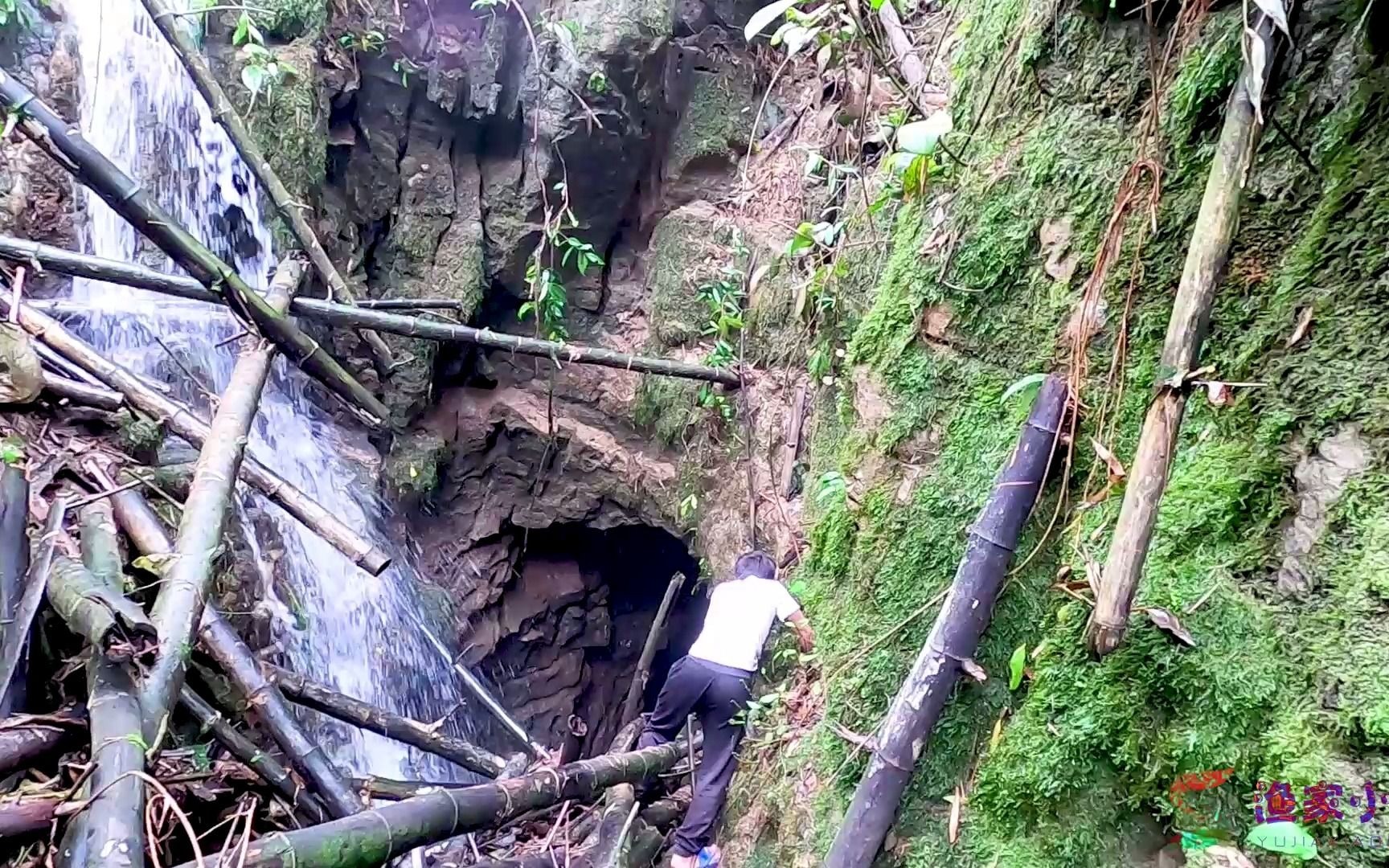 荒山野岭发现古石洞,层层石梯直通地下,至今无人敢深入哔哩哔哩bilibili