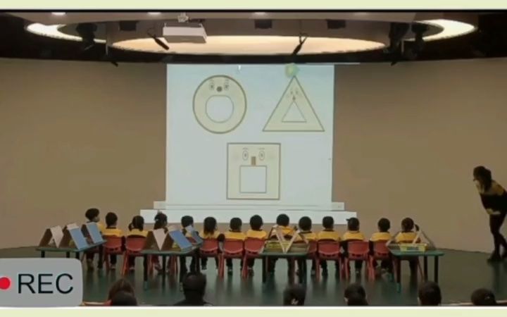 [图]幼儿园优质公开课小班数学《轮子工程师》课堂实录、教案、ppt、反思等 幼教资源共享 幼儿园公开课 幼儿园优质公开课