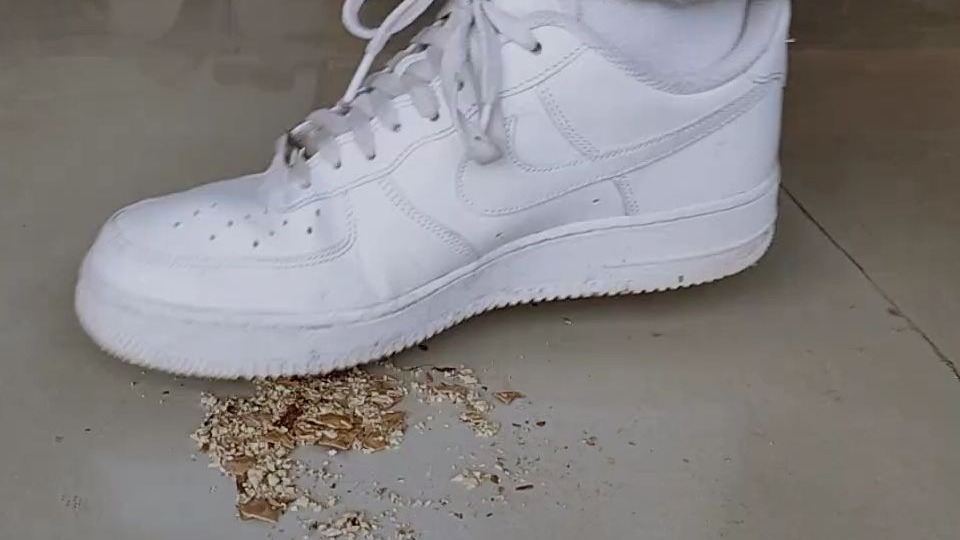 小白鞋踩踏解压声控