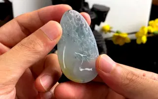 五公斤的摸摸亮水翻砂翡翠原石，场口在起货成品的质感上的优势非常的明显