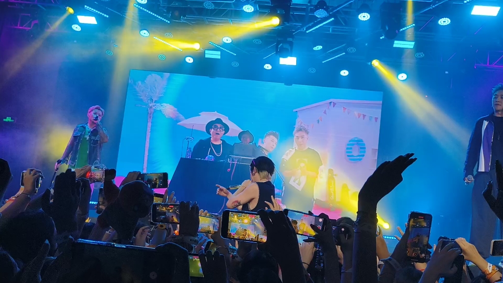 【耀乐团巡演广州站】与符龙飞合唱《吹牛皮》(饭拍自留)