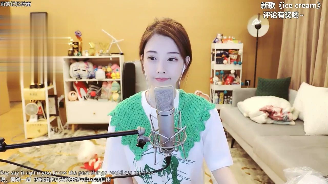 网红美女冯提莫深情演唱《再谈记忆》真好听