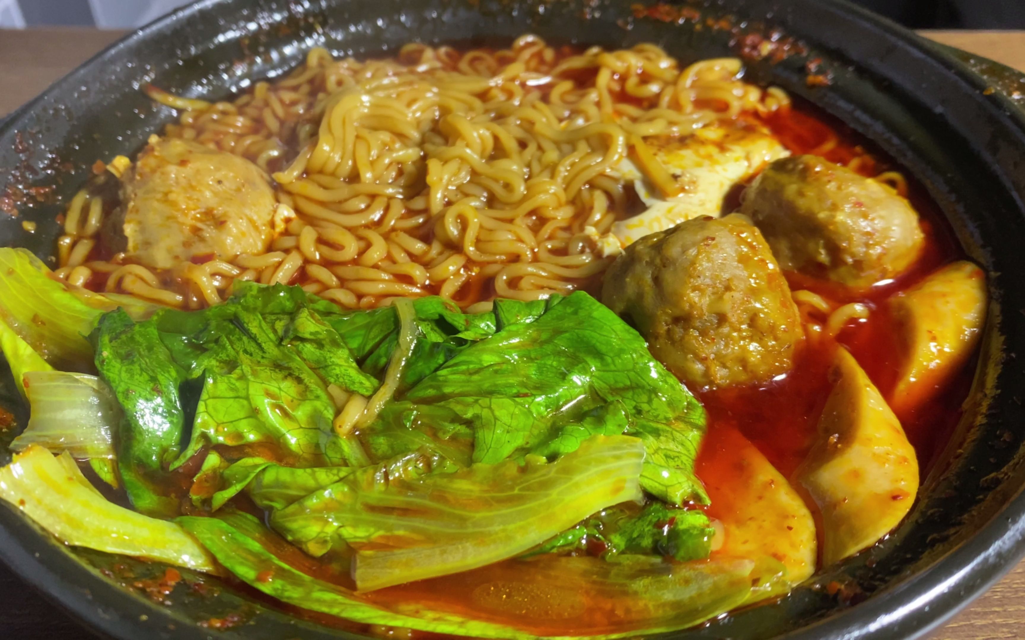 懒人砂锅系列,砂锅泡面,好吃美味又简单 #美食vlog #深夜放毒 #吃货