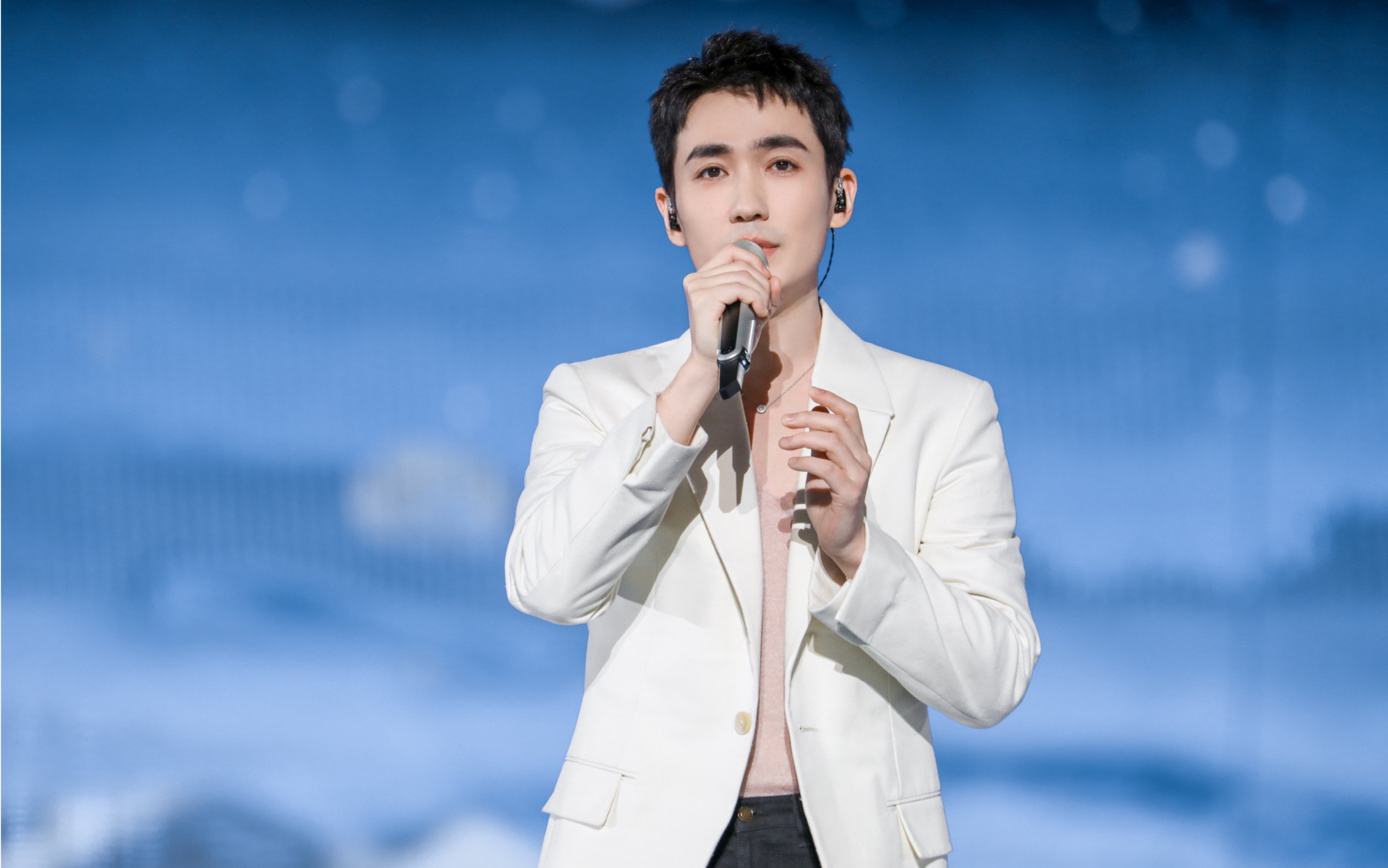 『朱一龙』2020跨年演唱会 现场合集《后会无期》《保重》现有70p