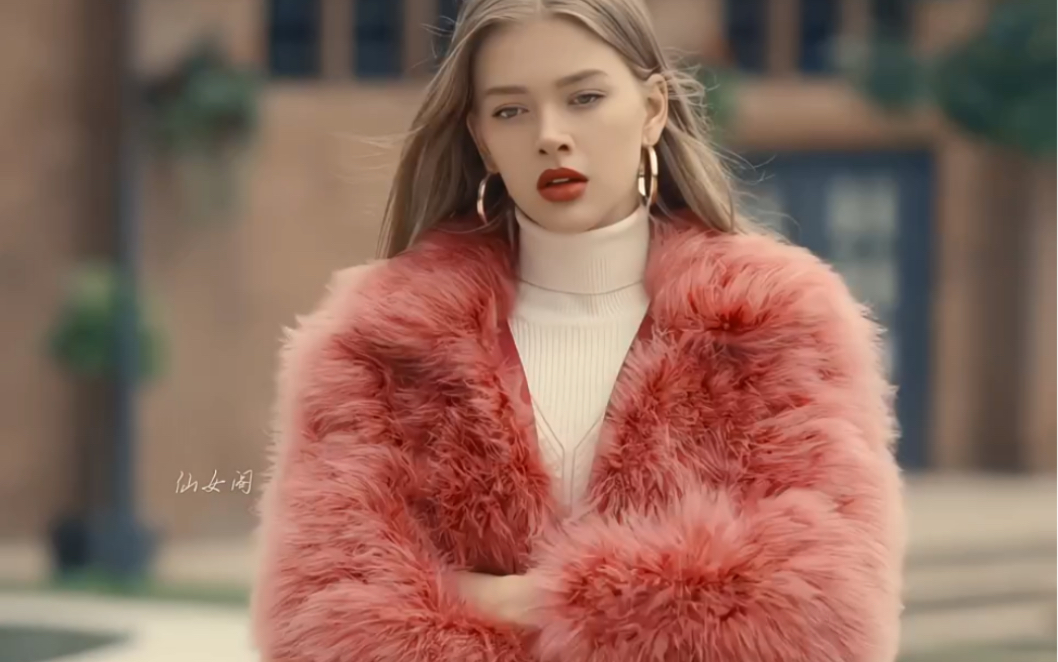 alexander,颜值和身材都好棒,据说她还参演了真人版小美人鱼!