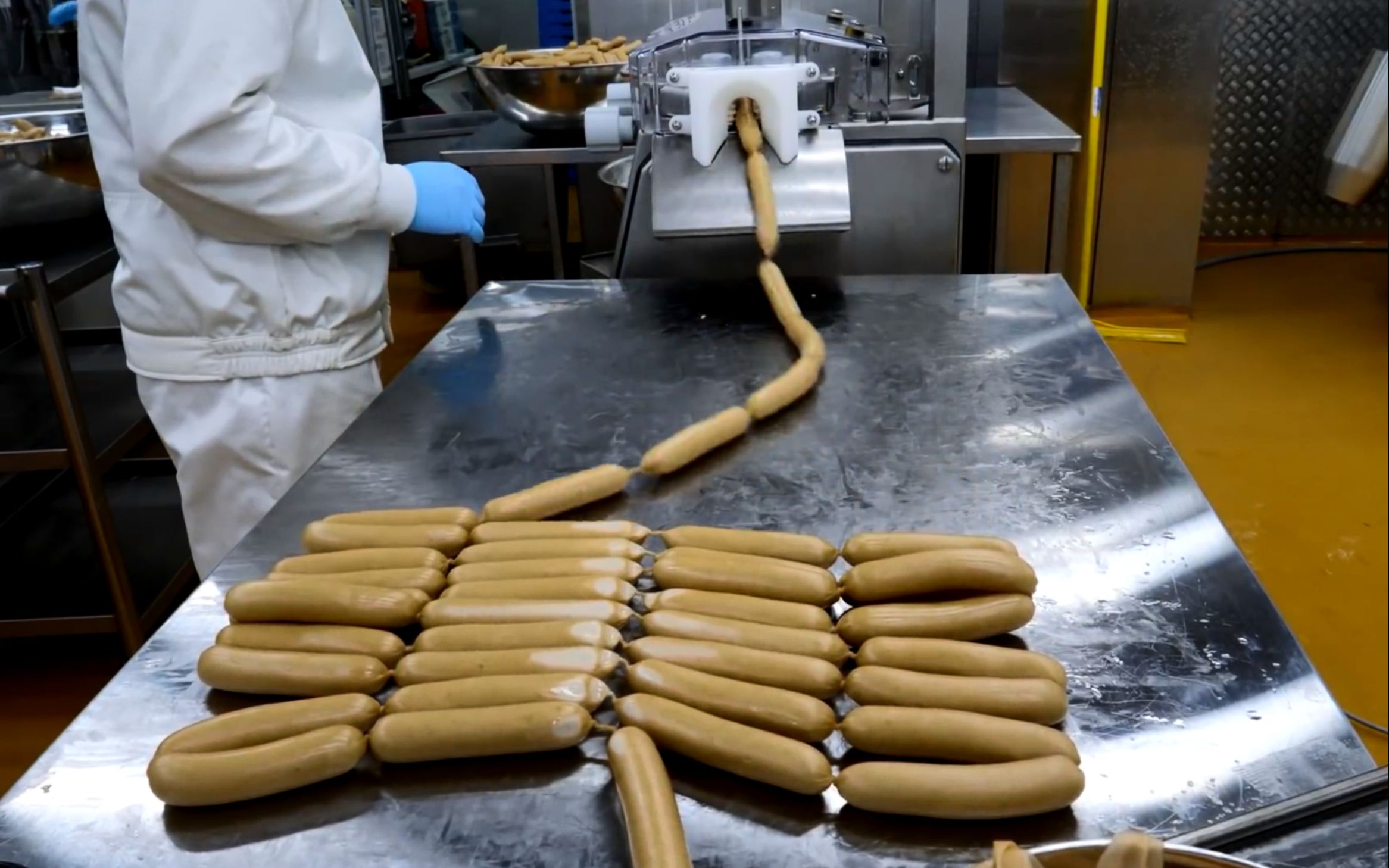 美味香肠加工厂,肉泥制作成香肠的全部过程,吃一口全是肉_哔哩哔哩