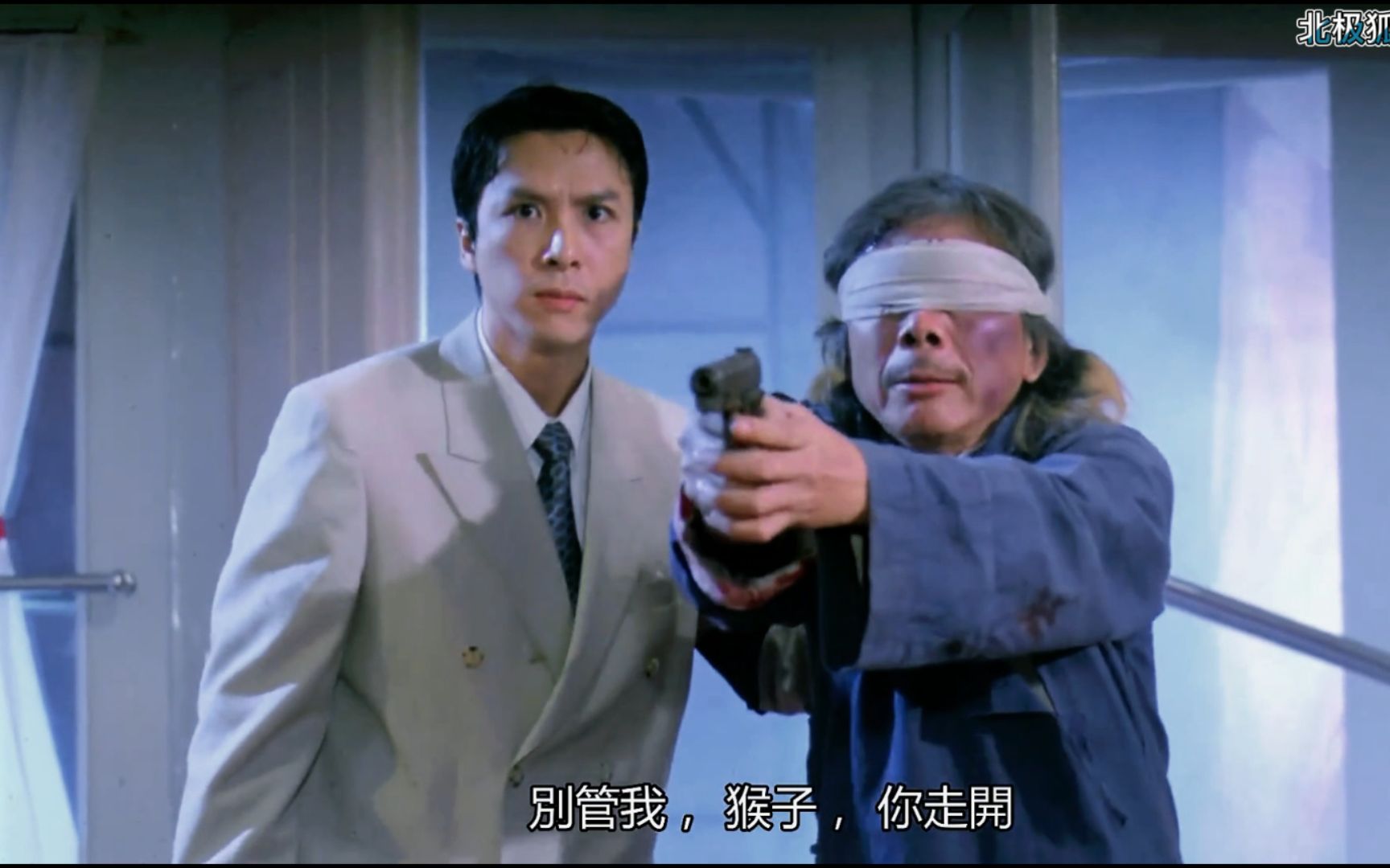 电影:友人惨遭杀害,甄子丹兄弟联手血洗黑帮老巢,火烧黑老大