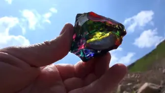 这块石头有多稀奇？铂金在它面前就是弟弟，黄金更是不值一提！