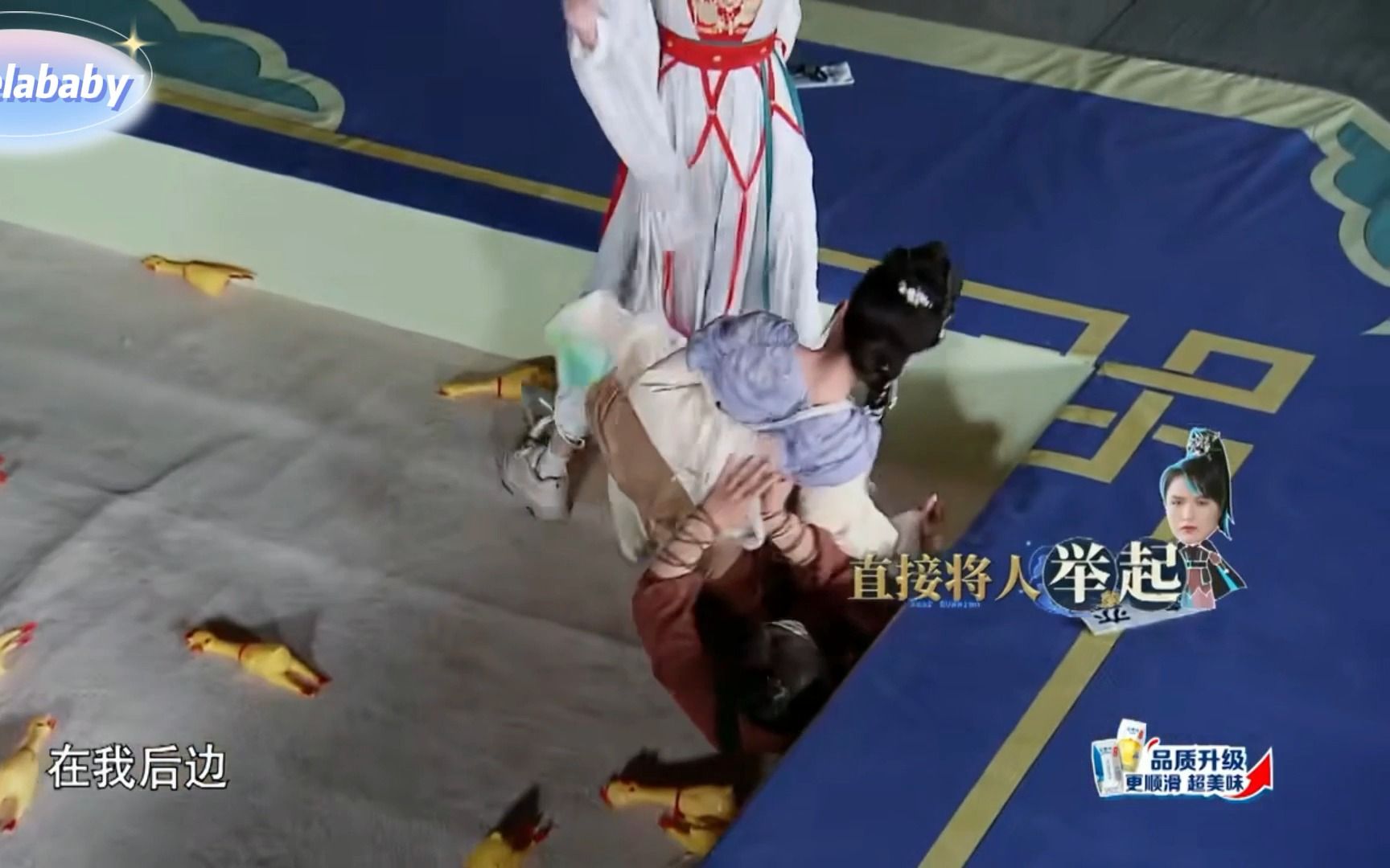 angelababy撕名牌被张伟丽直接举起,我却送她外号"有求必应"!