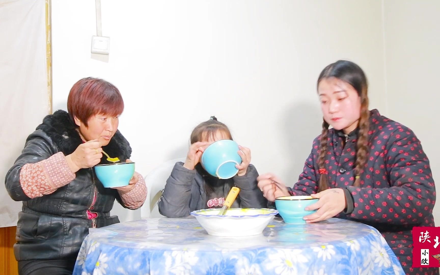 陕北小欣教你做南瓜红枣粥香甜可口,小侄女连吃2碗,夸赞巨好吃