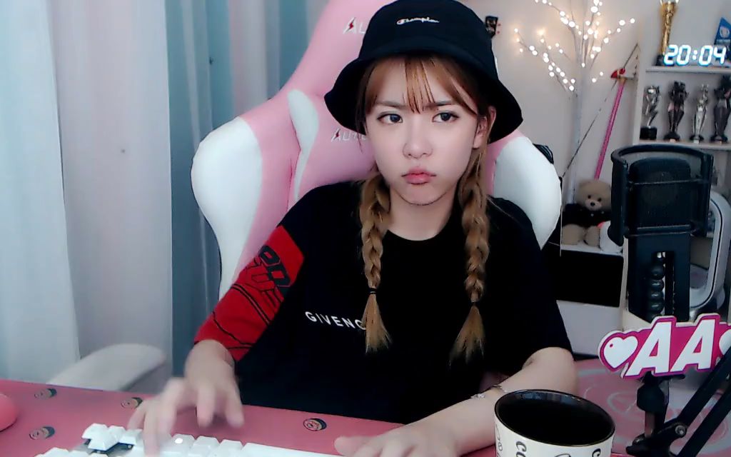 hape周淑怡为了打游戏门口外卖被偷了!