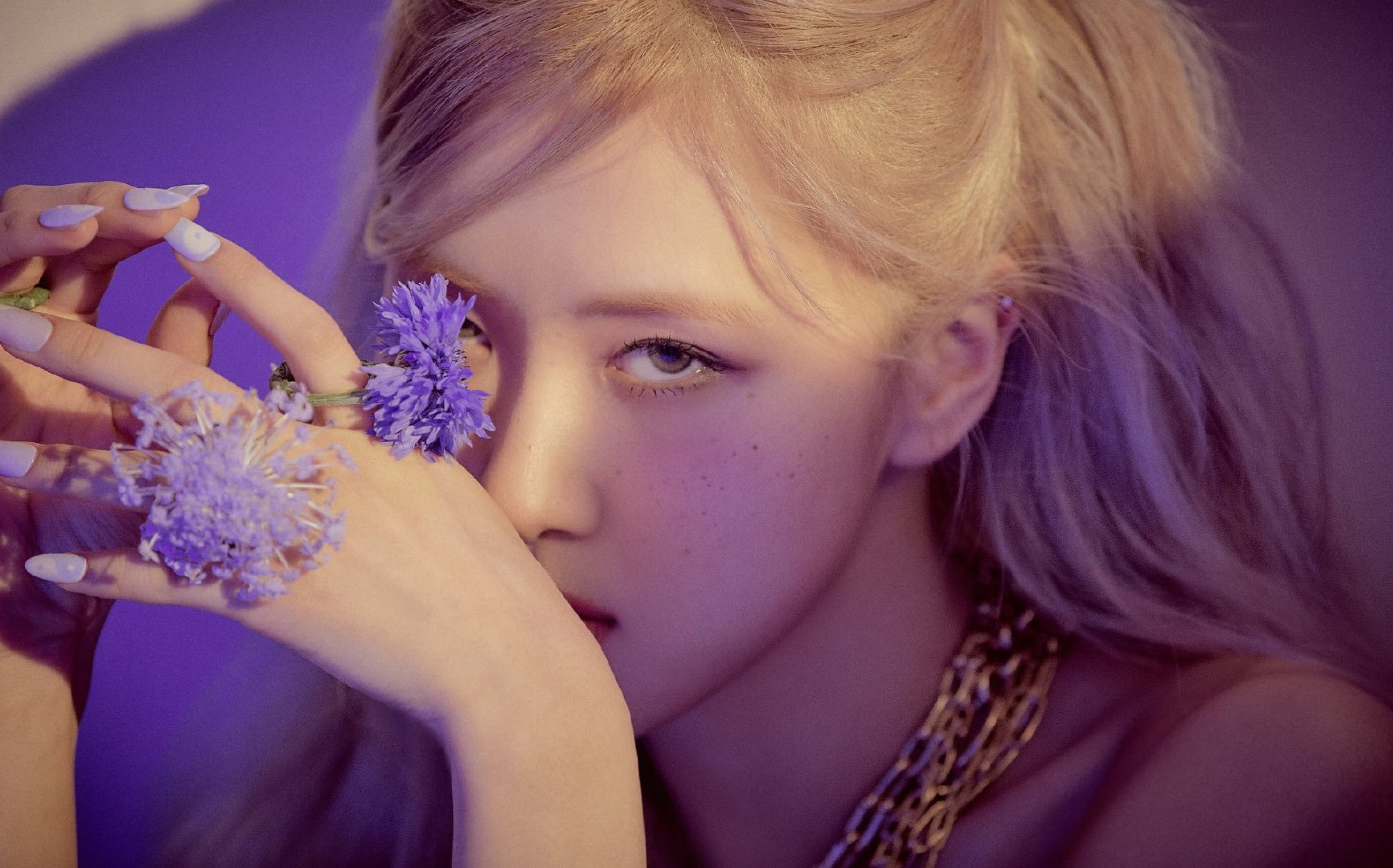 roséjisoorosé的solo中竟然发现有jisoo的声音