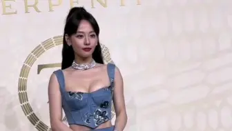张嘉倪性感露腰半球，身材真的好好