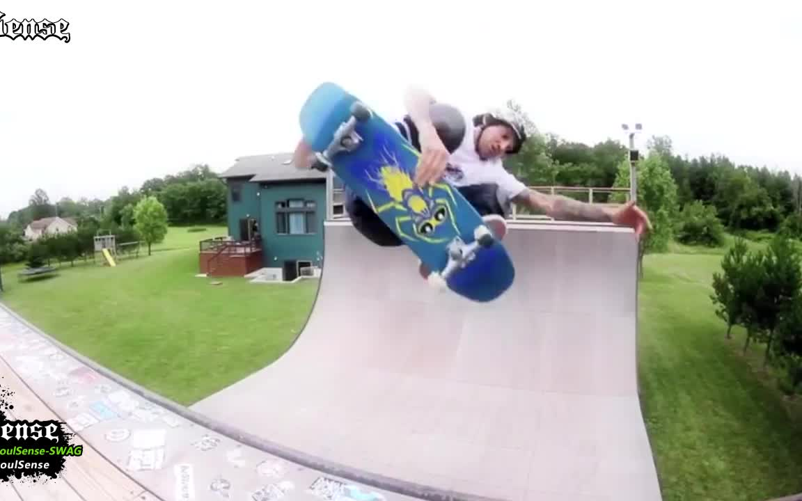 creature skateboards滑板猛兽在巨型u型池里感受心跳加速的快感