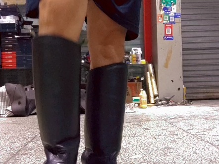 爱穿马靴皮衣皮裤雨靴橡胶下水裤的壮熊!