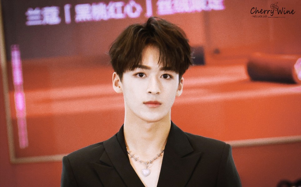 【何洛洛】220114兰蔻focus超甜笑容比心对视