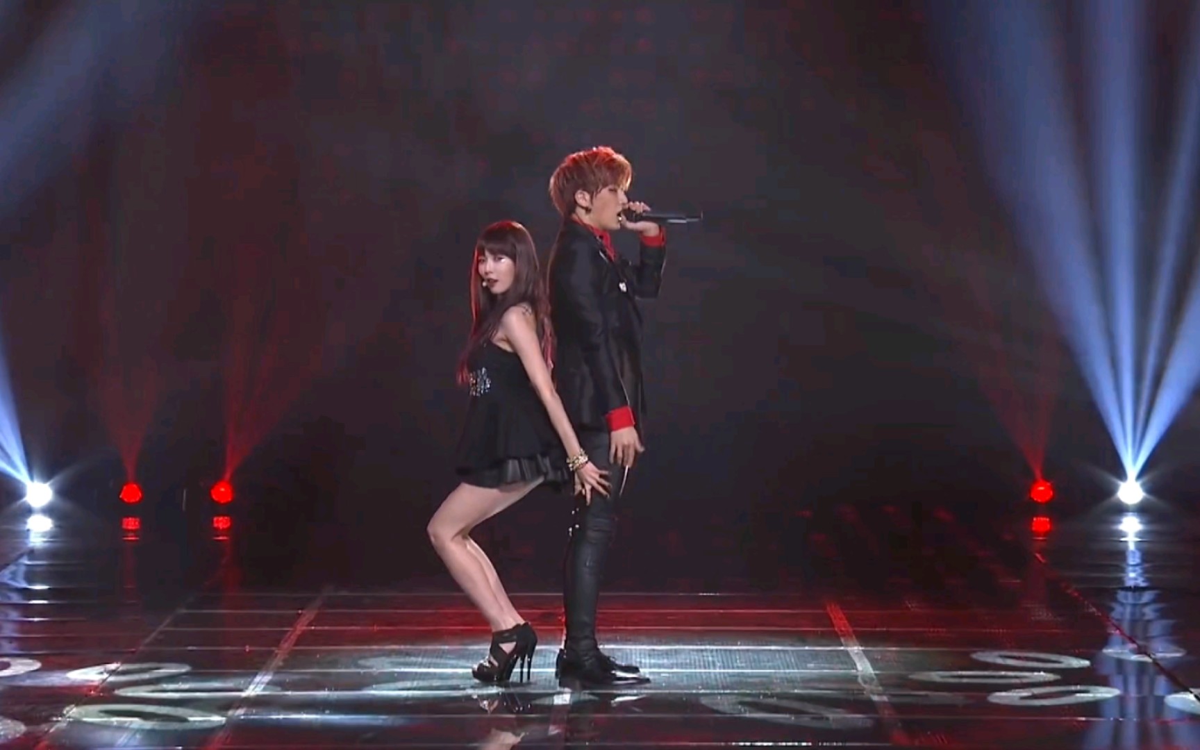 泫雅·【trouble maker】泫雅的性感深v长腿,舞台高清修复系列【4k60