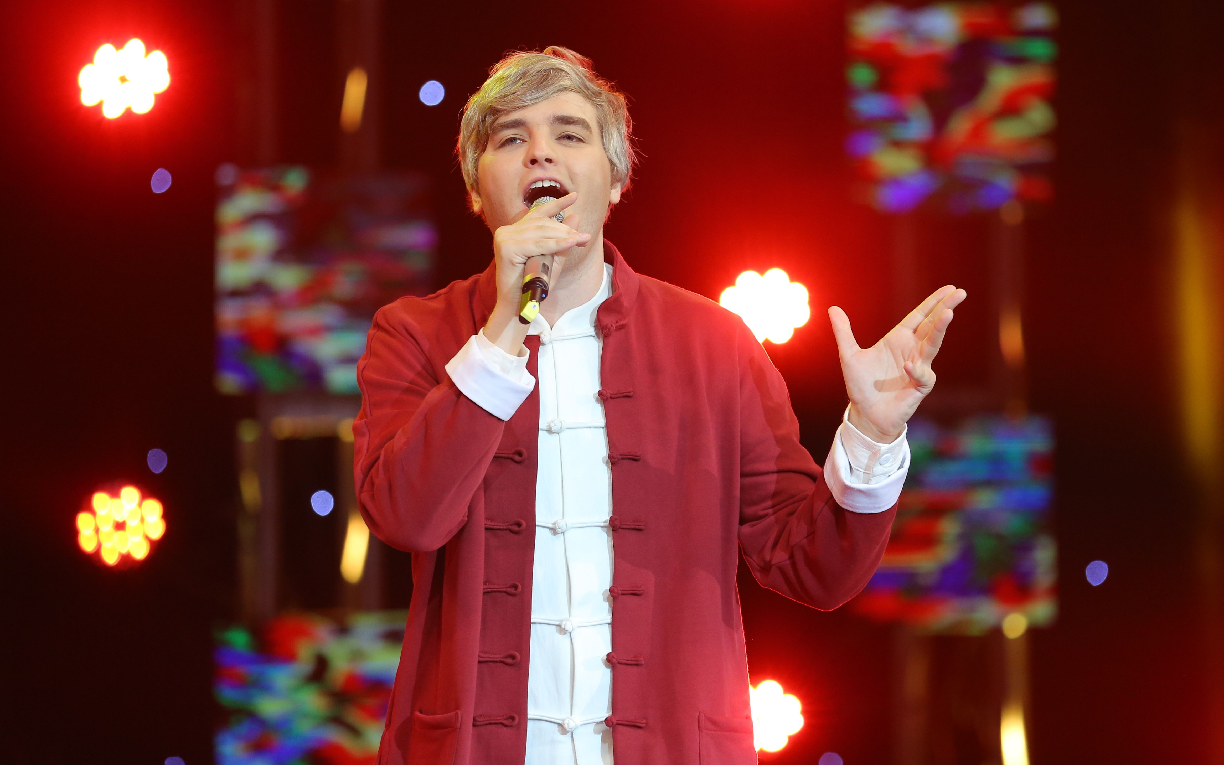 【美国帅德】演唱《山丹丹开花红艳艳》_哔哩哔哩 (゜-゜)つロ 干杯