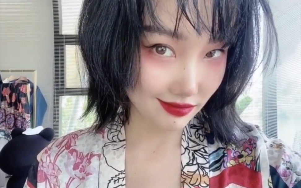 【黄龄】三十一度天出外景的大美龄儿～_哔哩哔哩_bilibili