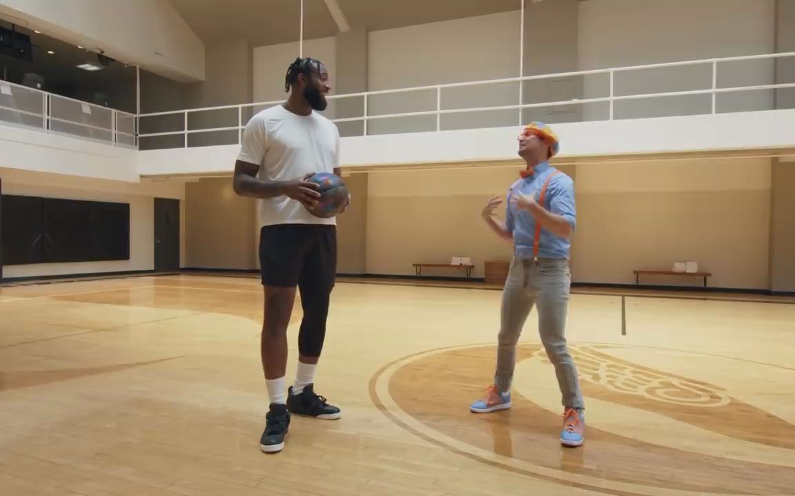 [图]Blippi Learns to Play Basketball! _ Learning Sports for Kids