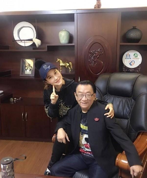 侯耀华这美女徒弟还要不?安娜金曝给师父送礼被拒