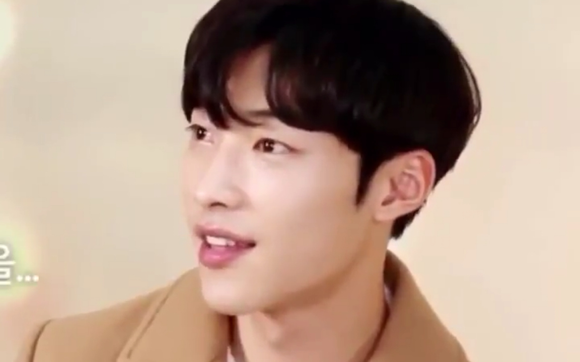 禹棹奂小奂采访的呆萌瞬间嘻嘻