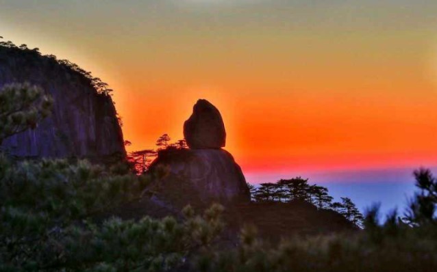 登飞来峰景物图片