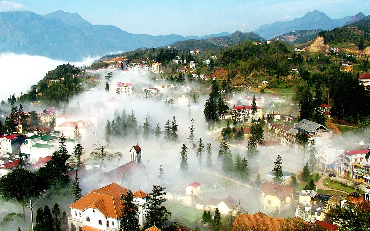 越南北部小山村,早上起来云雾缭绕,宛如人间仙境