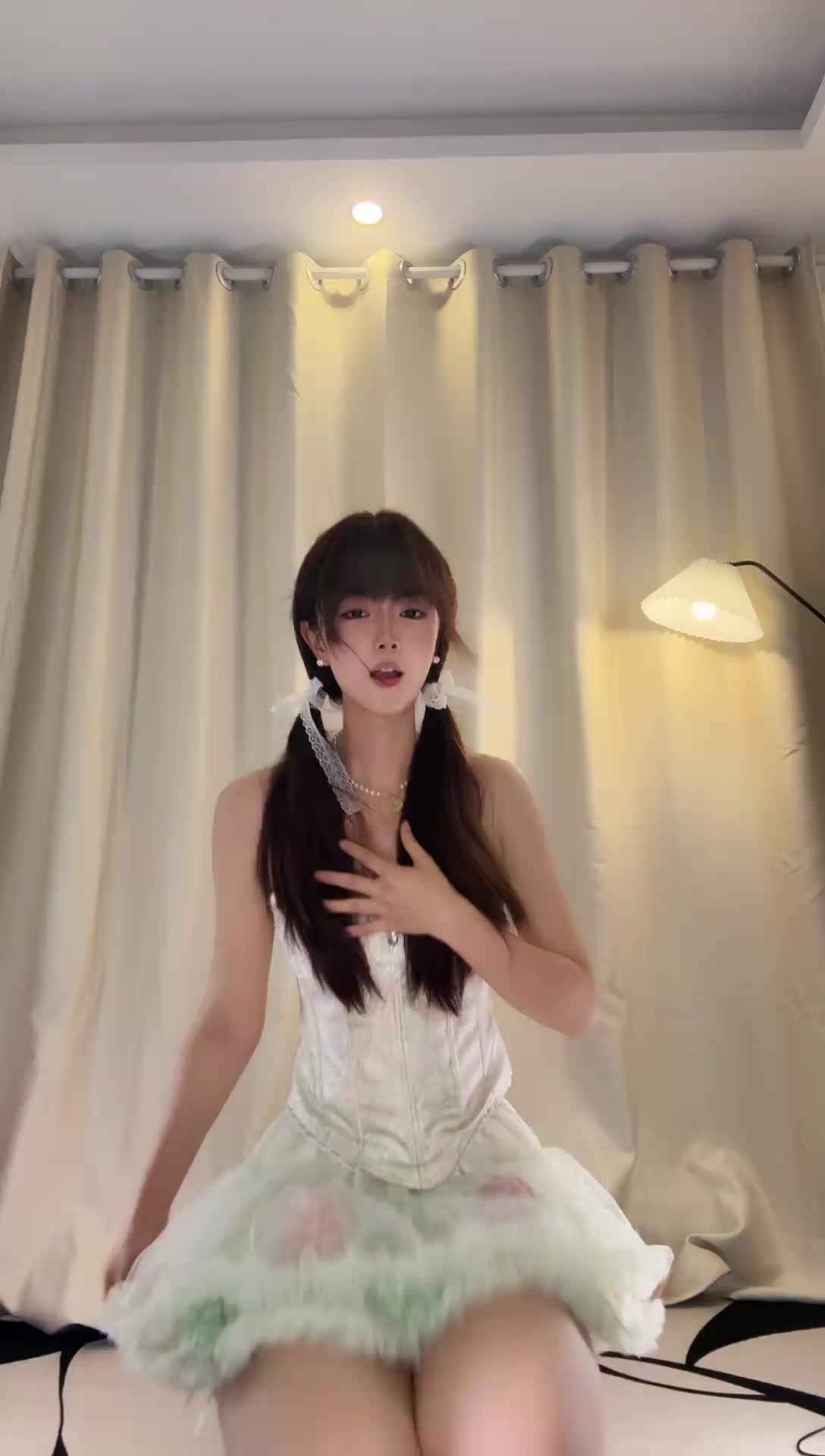 免费观看直播跳舞视频裸跳_(跳舞在线直播平台)