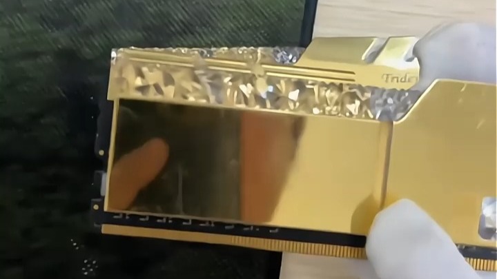 芝奇皇家戟内存条 速度不错,14v能稳定 很灵动