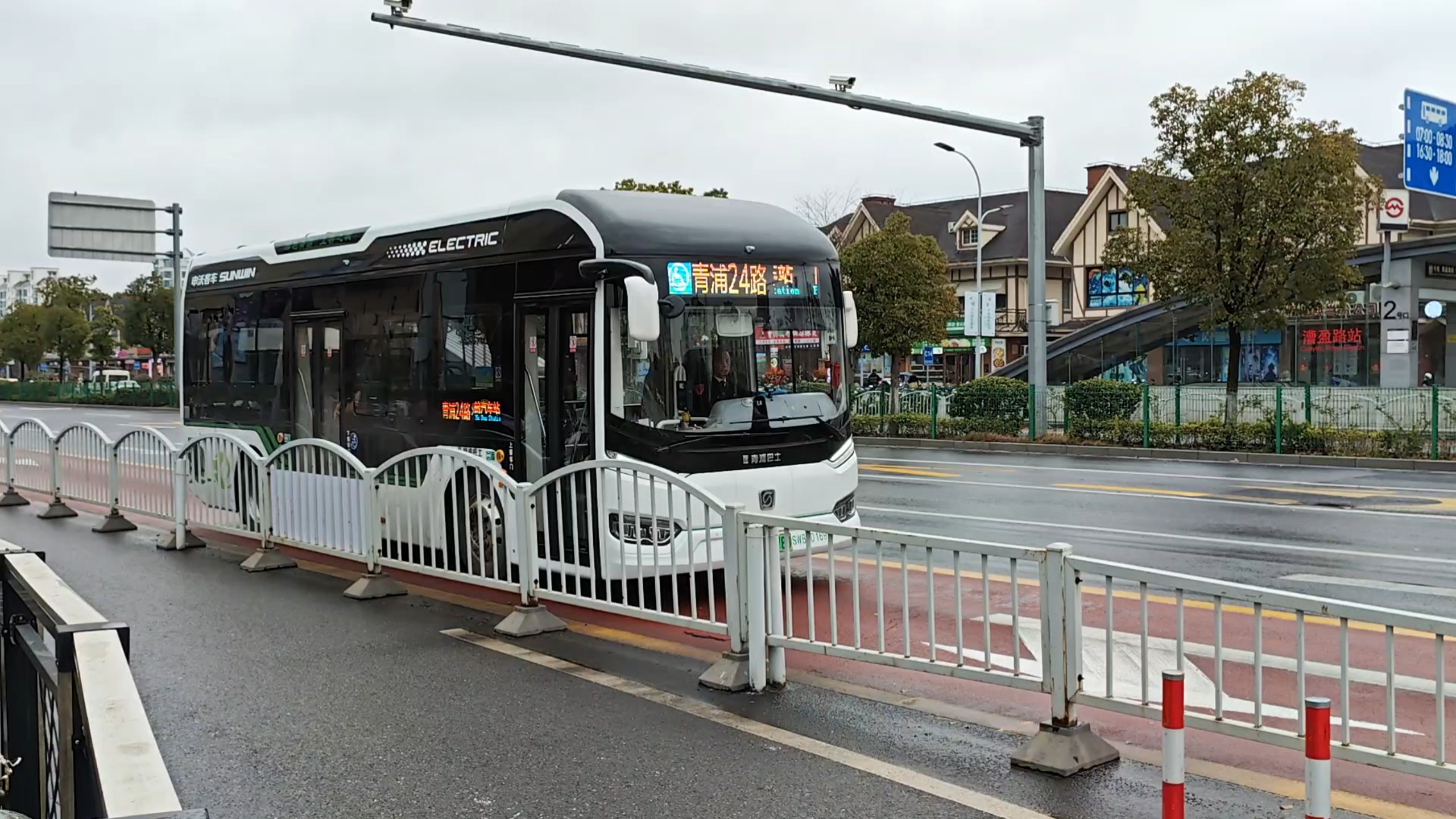 青浦24路已上线申沃iev9新车,老车已下线