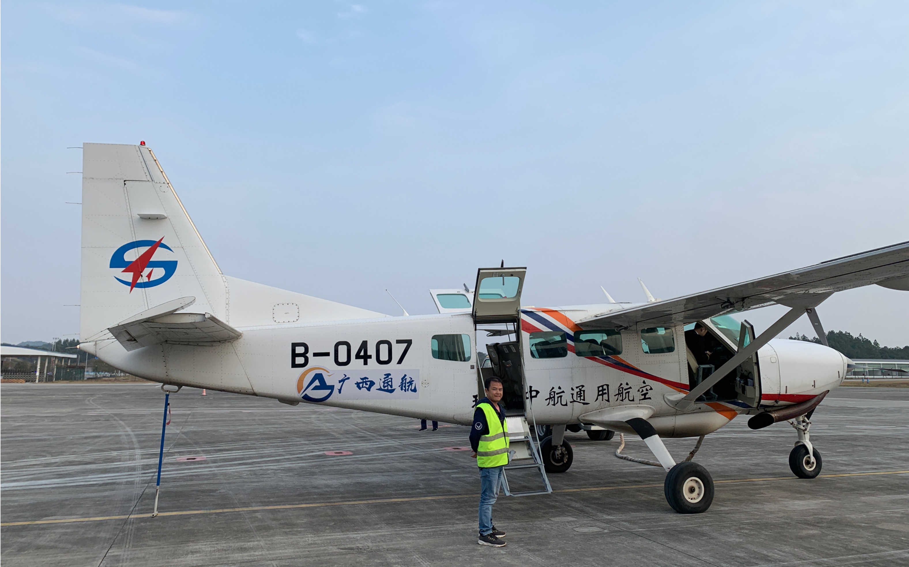 广西通用航空g1107桂林机场起飞