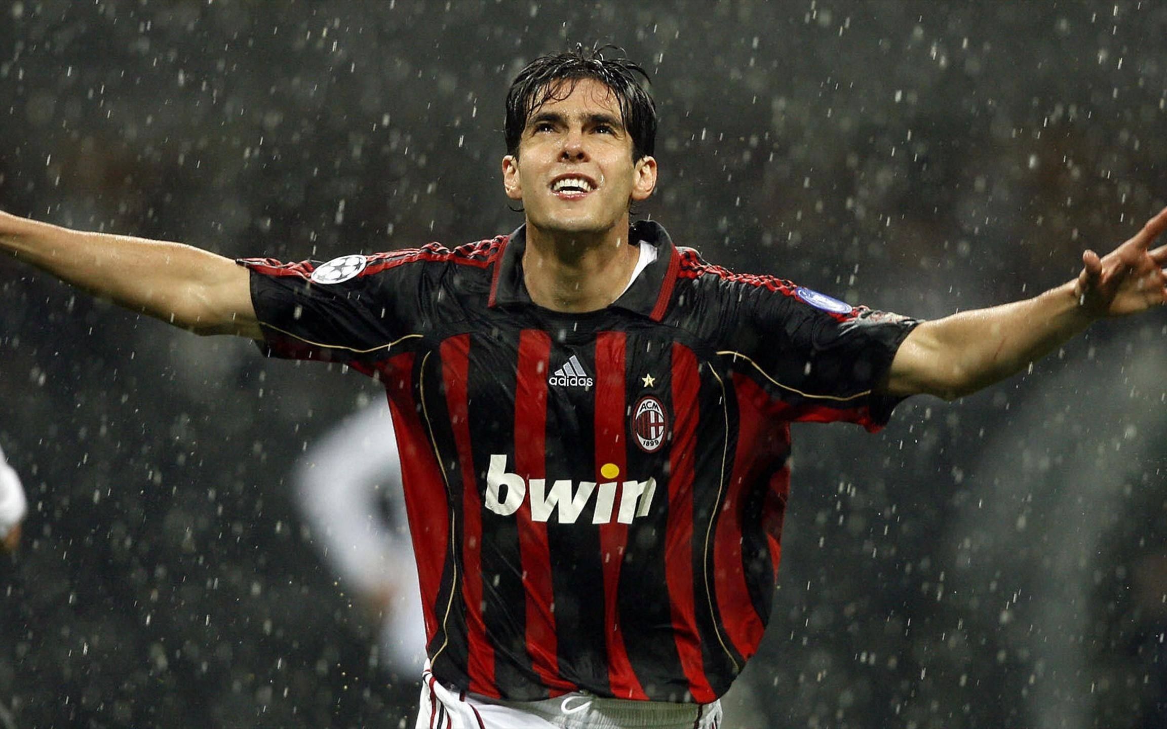 最优雅的风之子又回来了!卡卡野球场上复制经典,还是那么帅气!