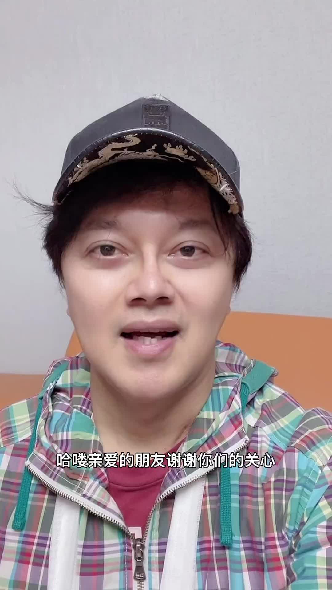 欧得洋的新年礼物石膏手臂运动要注意安全喔好特别的新年礼物哈哈