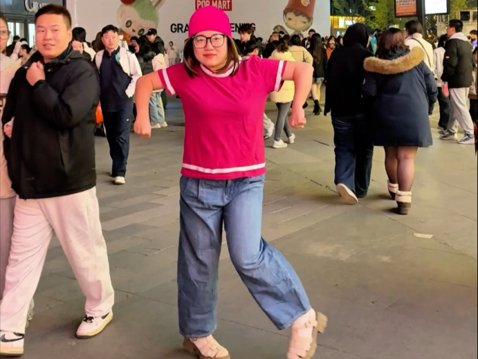 梅根儿来到中街过万圣节ovo