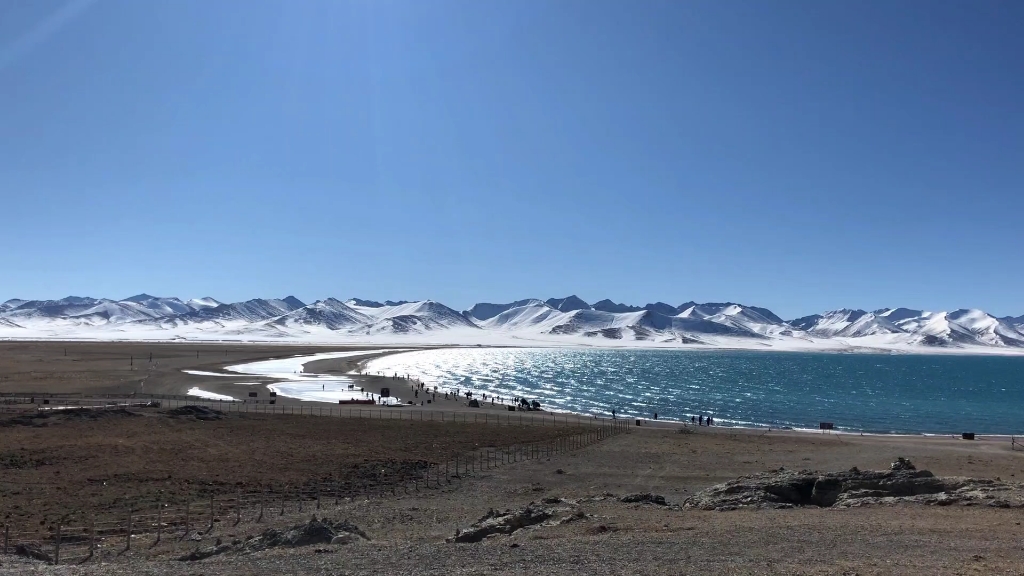 青藏铁路,念青唐古拉山与纳木错,最美的风景都在路上,好好感受这美好