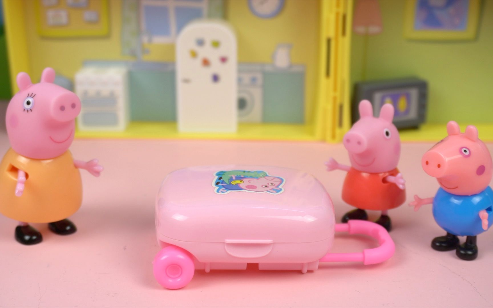 《熊妹玩具》玩具佩奇妈妈给佩奇带回来了好吃的棒棒糖_哔哩哔哩 (゜