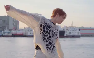 Télécharger la video: 【温心中字】'DICE' Jacket Photoshoot Behind|温流'DICE'封面拍摄花絮