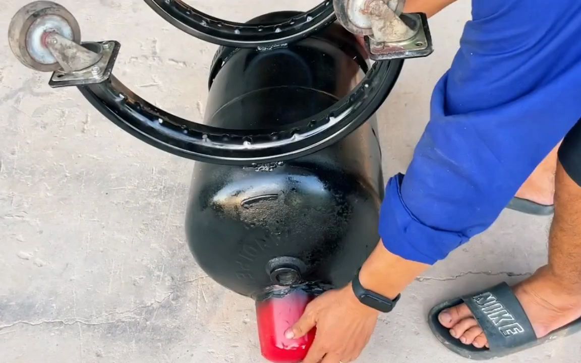 旧煤气罐改装燃油炉,烧地沟油省钱又省力