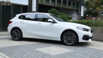 Video herunterladen: 【小七车观点】BMW 118i 豪华运动版｜前驱变革 崭新风貌