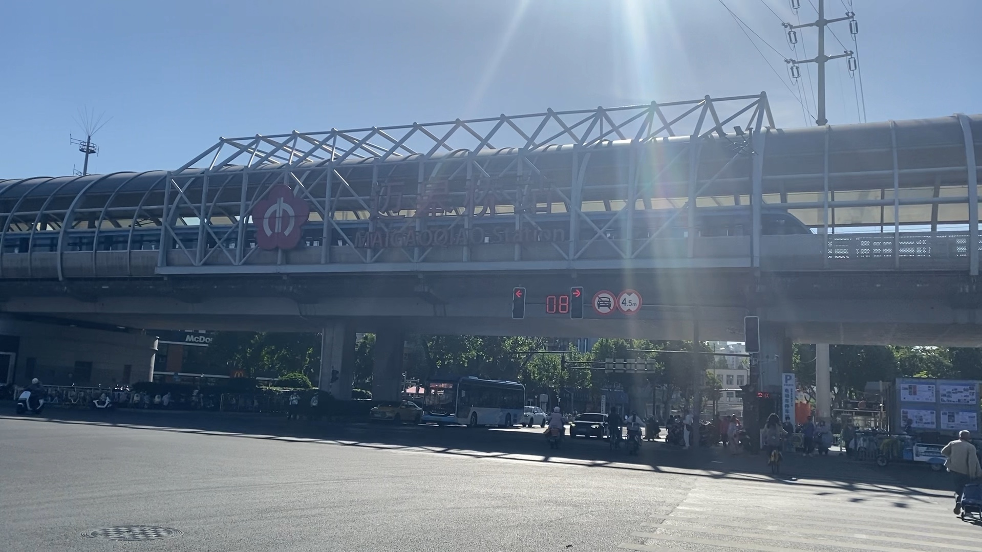【南京地铁】1号线 站外拍摄 nj01-05-五代蓝鱼 进迈皋桥站