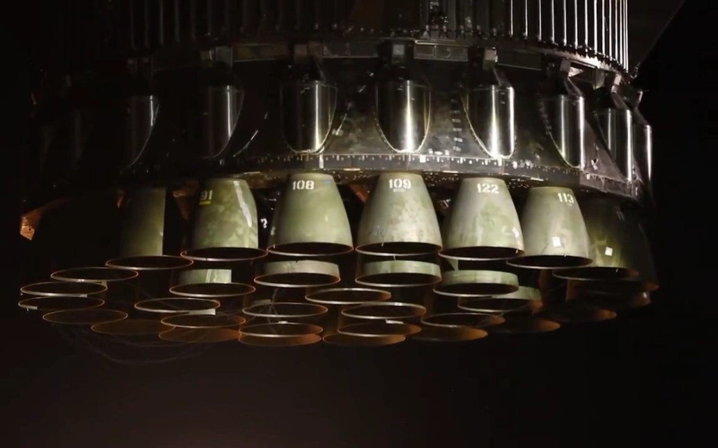 「星舰」重型助推器b9的33台猛禽发动机