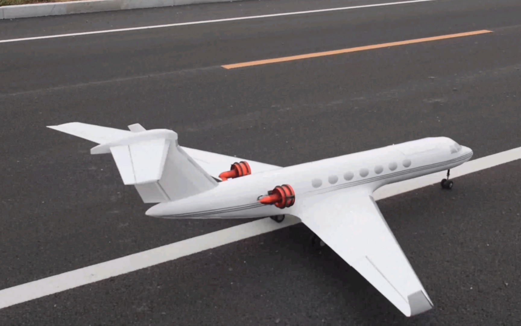 大学航模队日常,手撸轻木湾流g550商务机,外场训练试飞.