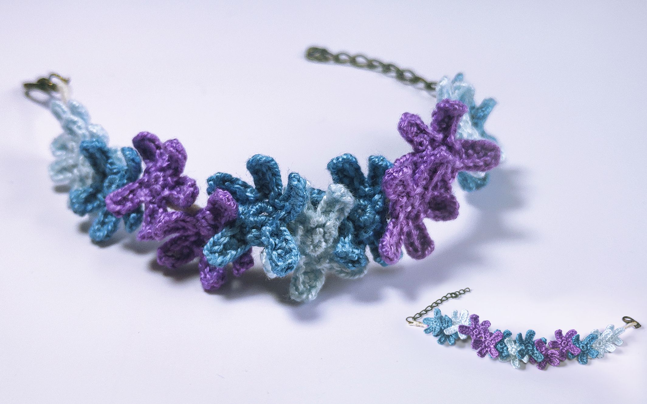 钩针编织蓝紫色系小花手链配色梦幻淡雅妥妥的小仙女