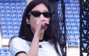 Download Video: 【JENNIE】😎DAY2彩排，时髦小帅哥一枚～