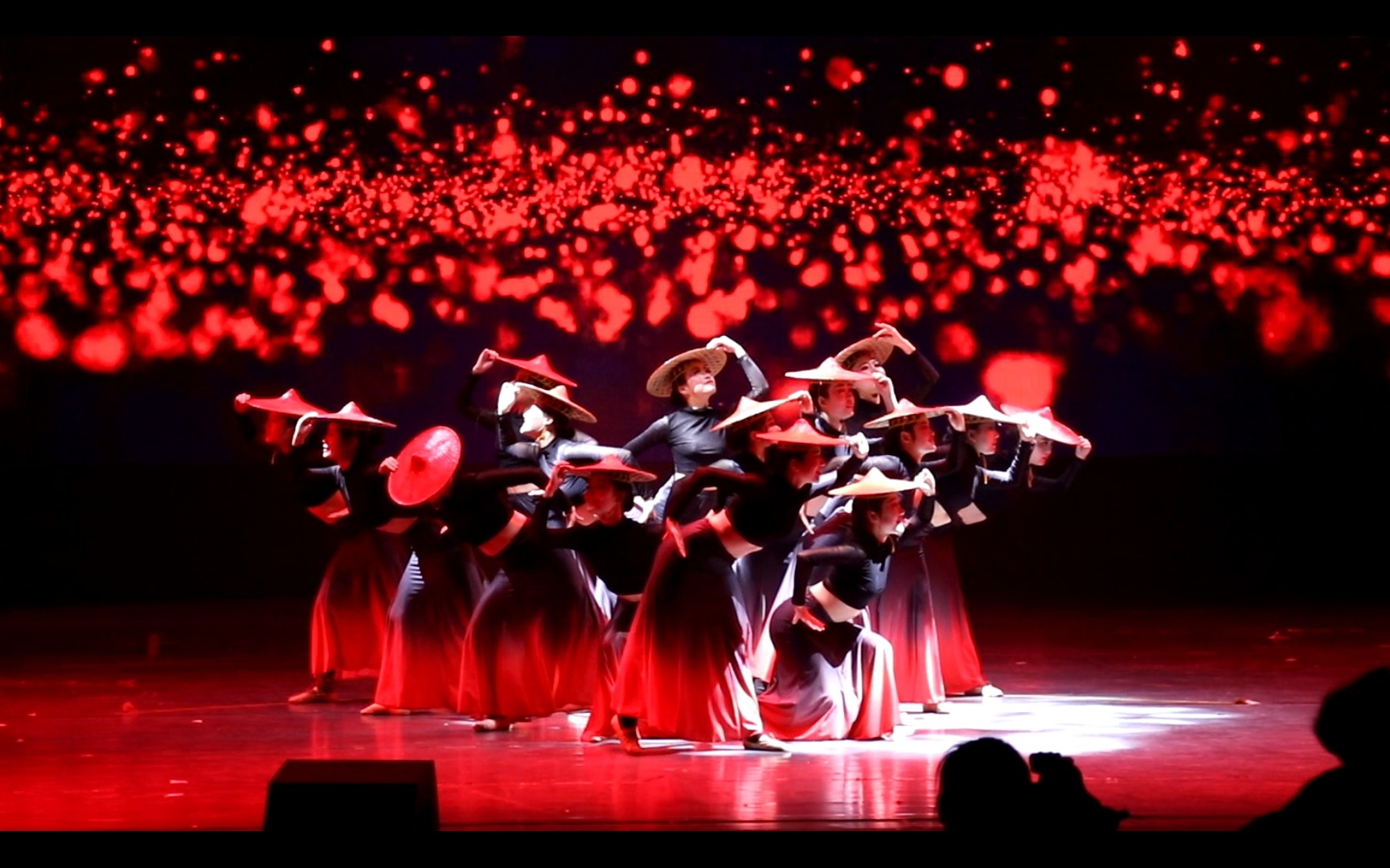 四川轻化工大学迎新晚会 舞蹈《山灵》傣族