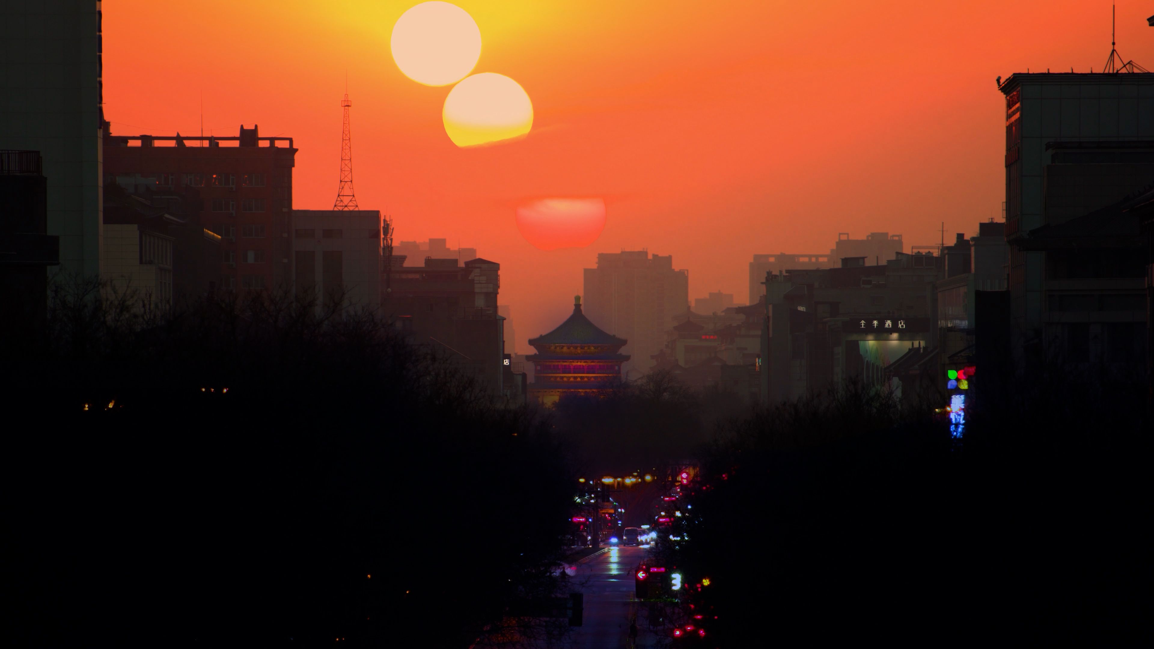 慢镜头记录春分前后西安钟楼日落悬日,这一刻等了四年