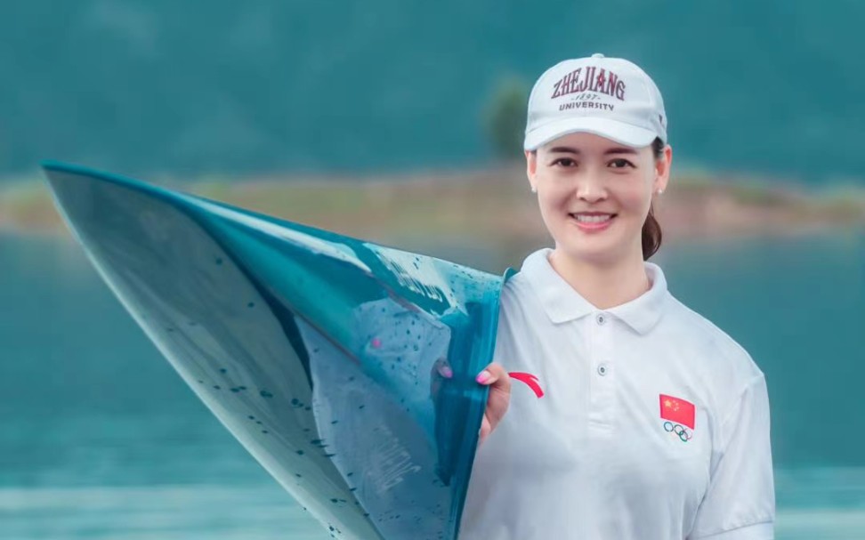 皮划艇世界冠军许亚萍show三八妇女节祝福