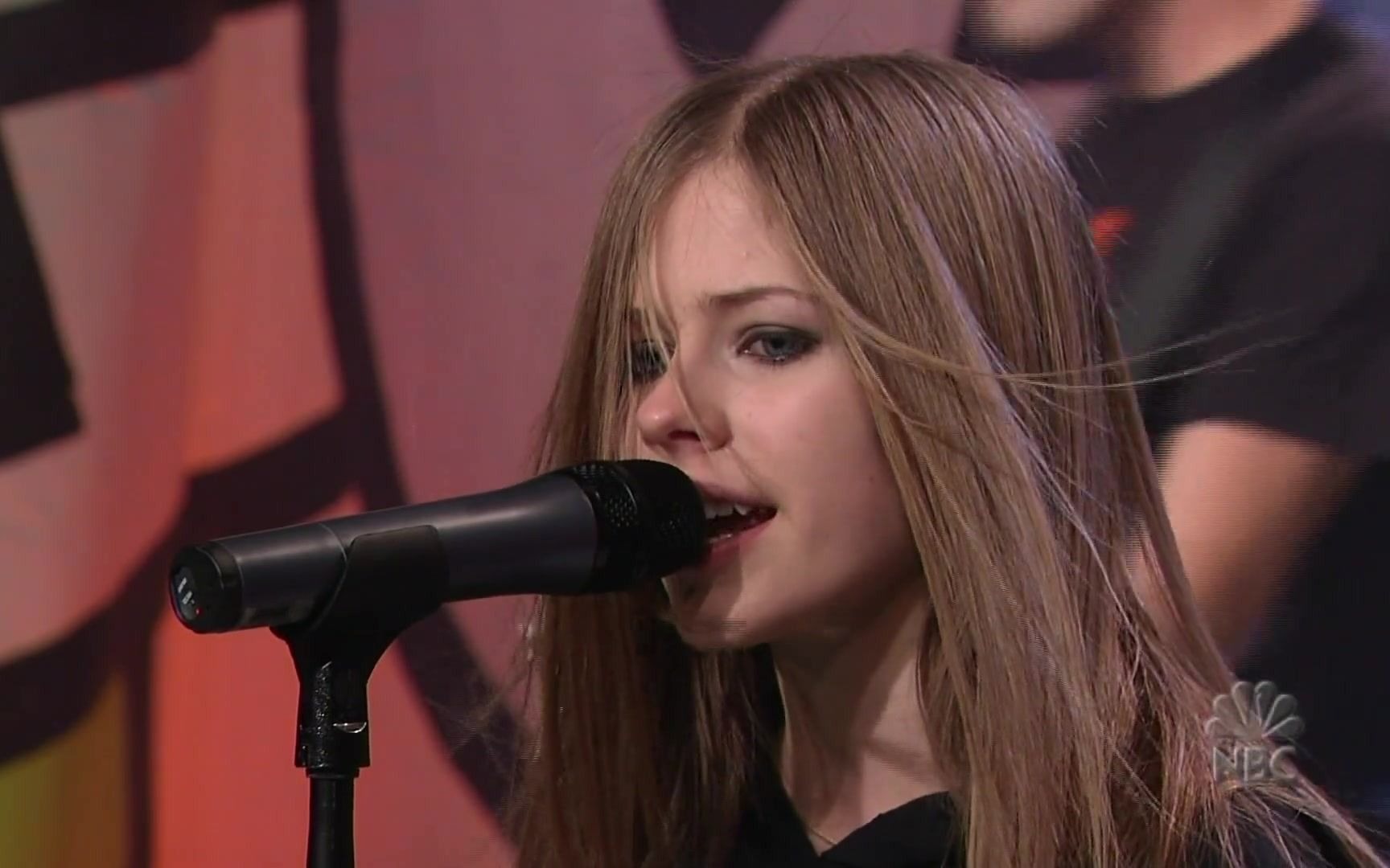 【滑板男孩】Avril Lavigne  Sk8er Boi (Live Jay Leno 2002)哔哩哔哩bilibili